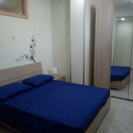 Apartment In Seminterrato Zannone